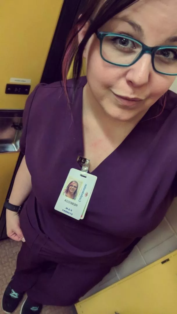 Alumna Rebecca Lowey in her PSW scrubs during her time at Confederation College
